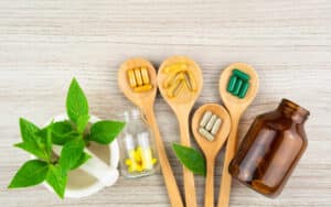 Hvordan urtetilskud kan støtte dit vægttab