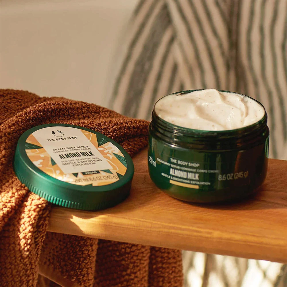 The Body Shop Almond Milk Body Scrub (240 ml) - imagine 3