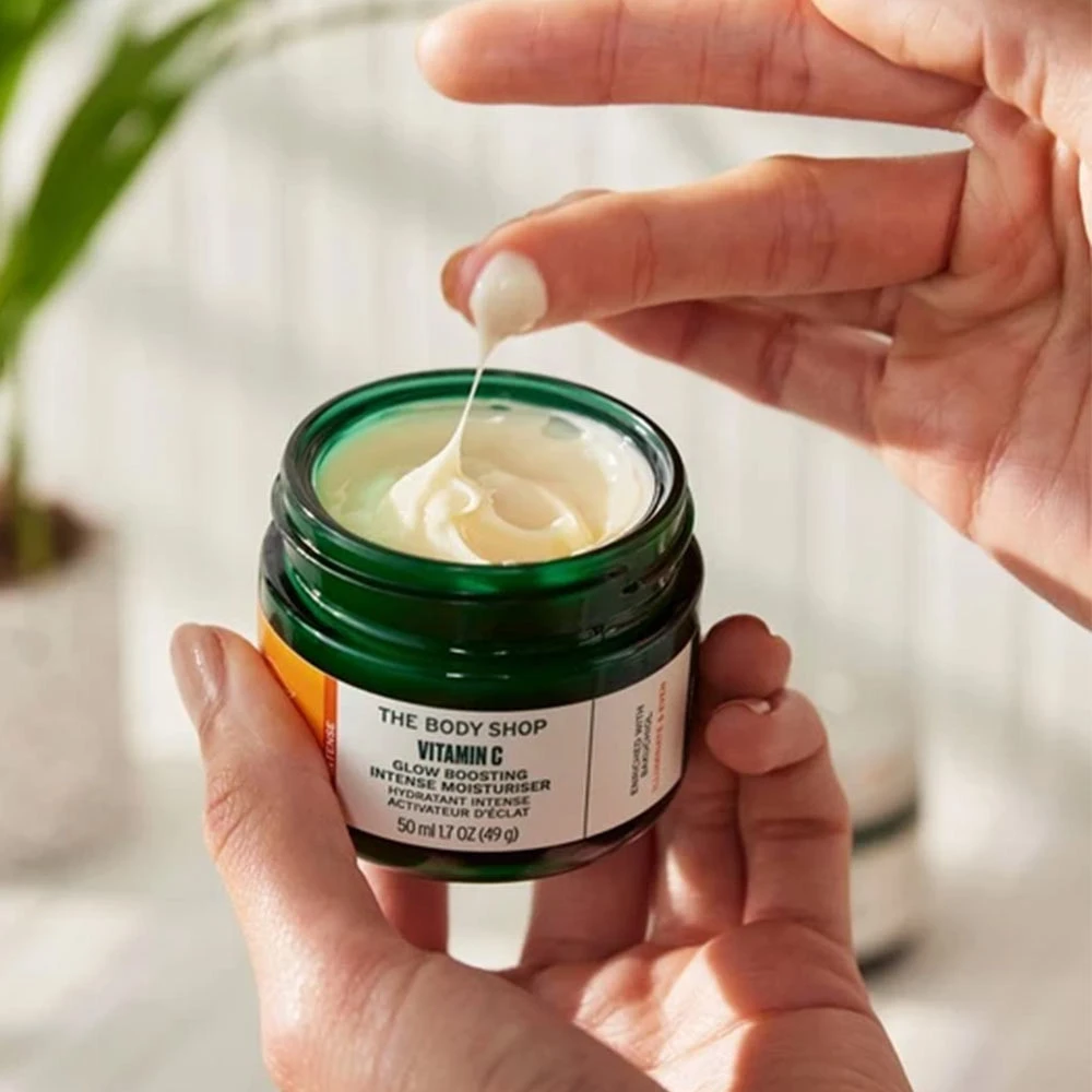 The Body Shop Vitamin C Glow Boosting Moisturizer (50 ml) - imagine 3