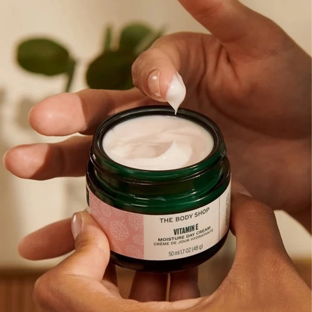 The Body Shop Vitamin E Moisture Day Cream (50 ml) - imagine 3